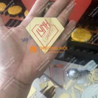 Xưởng chuyên khắc laser kim loại sản xuất logo, tem nhãn bằng công nghệ hiện đại