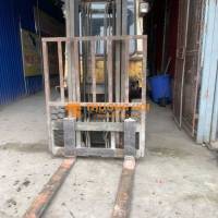 Xe nâng máy dầu tự động