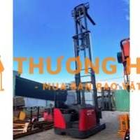Tài xế xe nâng (Reach truck, xe tầm cao)