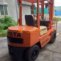 Cần bán xe nâng toyota 3t máy dầu số tự động