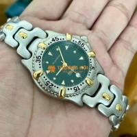 Đồng Hồ size 37 mặt xanh rất đẹp.