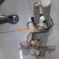 Cần bán máy sấy tóc hiệu philip và đèn bàn học