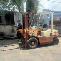 Xe nâng dầu 2,5 tấn
