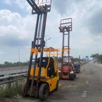 xe nâng 2 tấn máy dầu cao 4 m xe đẹp máy khỏe
