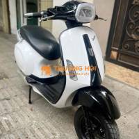 vespa trắng đi giữ đẹp ko tì vết