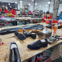 NHÀ THIẾT KẾ CẦN XƯỞNG MAY ĐỒ DA?  XTC – MẪU ĐẸP, HÀNG CHUẨN