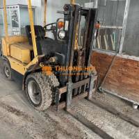 xe nâng 2 tấn