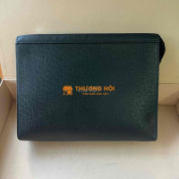 Clutch Louis Vuitton taiga chính hãng