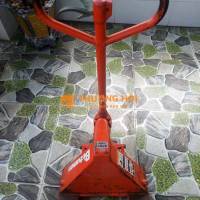 Do không còn nhu cầu sử dụng ,xe nâng tay 800kg