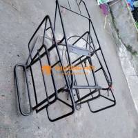 Thanh lý gía xe wewa và rem sắt đặc mới dùng