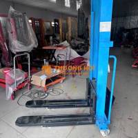 Xe nâng điện tự leo 1 tấn leo xe tải nâng cao 1.3m