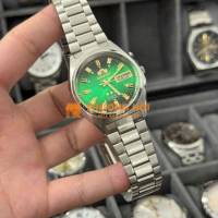 Đồng hồ Orient Nam, dây kim loại xanh lá