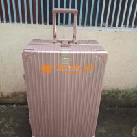 Bán cái vali vuông