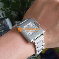 Đồng hồ Seiko 5 phom TV cổ điển