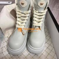 THE GIGANTIC WOLF COMBAT BOOT