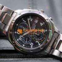 Đồng hồ Seiko Chronograph mặt đen cool ngầu.