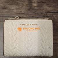 Ví ngắn Charles & Keith màu trắng kem