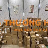 nhân viên đóng gói mỹ phẩm