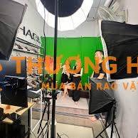 Nhân viên livestream và quay video tại Q12 TPHCM