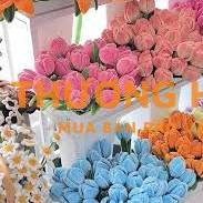 Tuyên nhân viên nữ đóng hàng
