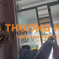 Cần 2 thợ lành nghề cạo mặt, ráy tai lương cao.