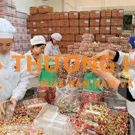 NHÂN VIÊN ĐÓNG GÓI BÁNH KẸO
