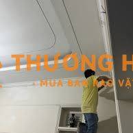 Thợ gắn phào chỉ nhựa trần thạch cao
