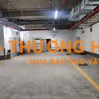 Tuyển thợ và phụ lắp ống thông gió.