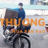 Nhân viên giao hàng xe máy