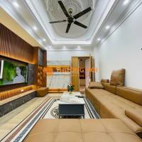 Bán tòa văn phòng 9 tầng mặt phố Hoàng Văn Thái 100m2, MT 6m, giá 58 tỷ có TL