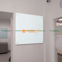 BẢNG KÍNH VIẾT BÚT LÔNG TREO TƯỜNG – 5LY ÉP PP TRẮNG SỮA