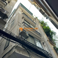 Gia đình tôi cần bán nhà đẹp ở luôn ngõ 101 Thanh Nhàn, 40m2, 5 tầng, 6 phòng ngủ giá 12.2 tỷ