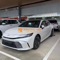 Toyota Camry Hybrid MID màu trắng tặng 100% thuế