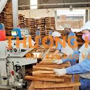 CÔNG NHÂN VẬN HÀNH MÁY BÀO GỖ