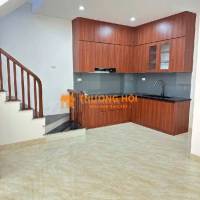 Bán nhà ở Đức Giang, 30m ra mặt phố, nhiều tiện ích. nhà 30,5m. giá 6x tỷ , x tiểu học ( có tl )