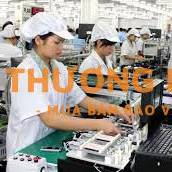 10 công nhân lắp rắp điện tử