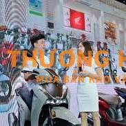 nhân viên bán hàng xe máy