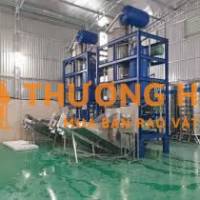 cần tuyển 2 nam đứng máy đá viên