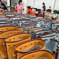 KHỞI NGHIỆP BÁN VÍ DA ONLINE – NGUỒN HÀNG TỪ XƯỞNG