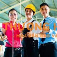 Nhân viên QC Duyệt Mẫu Sản Phẩm Jean Nữ