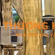 Lắp đặt khóa cửa vân tay cho khu nhà trọ giá rẻ nhất Hà Nội, bảo hành