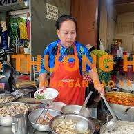 Tìm người phụ quán bún buổi sáng