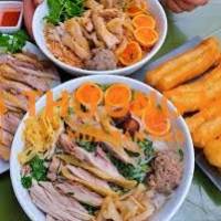 Tuyển gấp nhân viên nữ phục vụ bàn, nhân viên phụ bếp nam