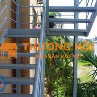 Làm cầu thang sắt ngoài trời