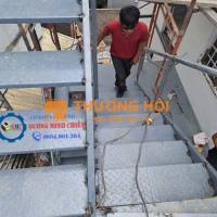 Làm Cầu Thang Sắt Thoát Hiểm