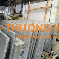 Công nhân Xử lý và Vận chuyển Đá Hoa Cương