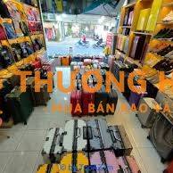 Nhân Viên Bán Hàng Vali Tại Cửa Hàng TP HCM