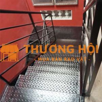 Cầu thang sắt lên sân thượng - Mẫu mới tại hcm