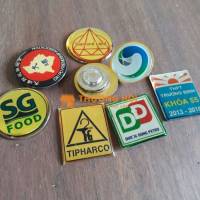 In huy hiệu giá rẻ