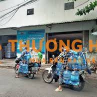 Cần tuyển giao hàng nước uống đóng bình bằng xe máy Cty, Nữ NVVP
